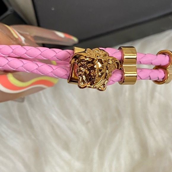 NEW💕Versace Medusa Leather Bracelet 💕 - Picture 4 of 7
